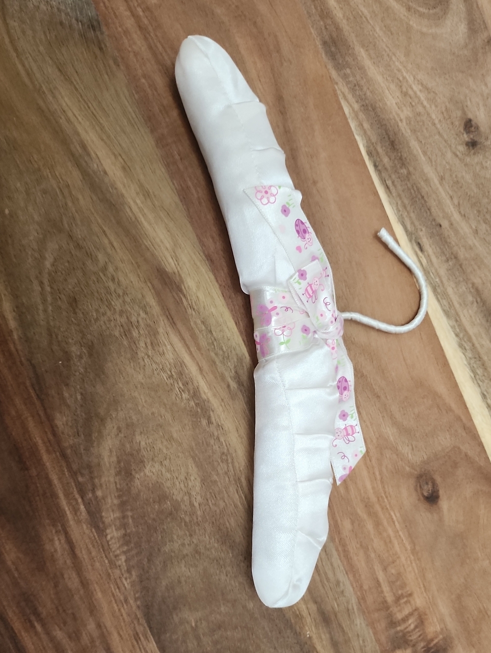 ✨ VTG Lot of 6 Hangers - Padded Satin & Contoured White ✨ - Picture 10 of 13